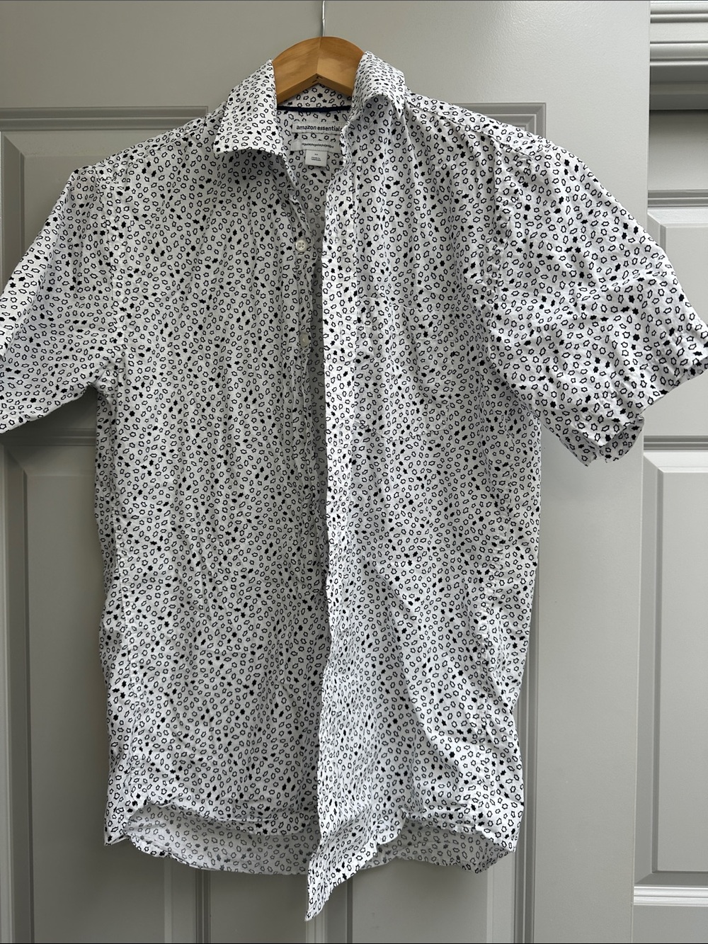 Amazon Essentials White Short-Sleeve Shirt with Black Micro Print